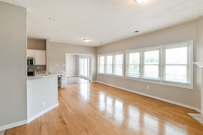 Building Photo - 4463 Whispering Bend Dr