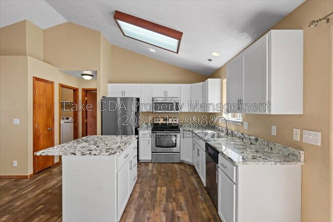 Building Photo - 8920 Torrey Ln