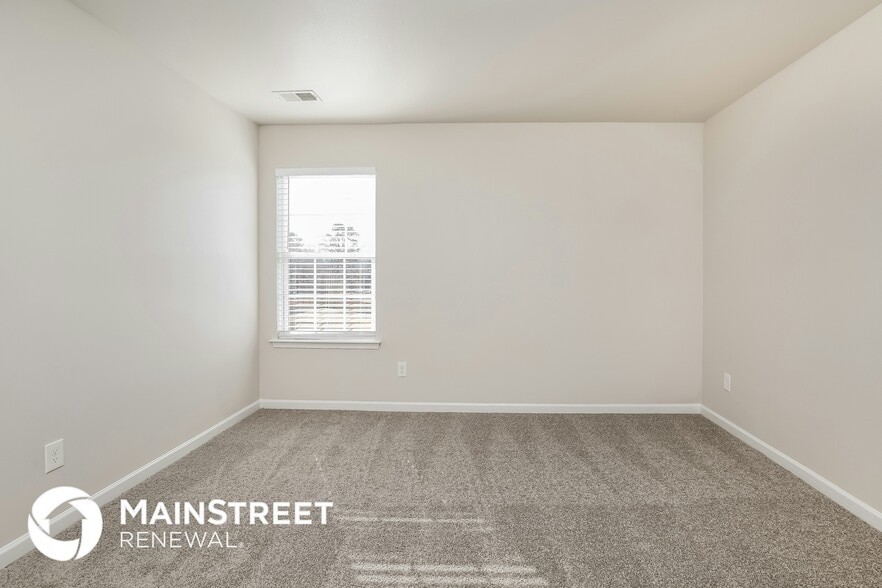 Building Photo - 3994 Creekmoore Dr