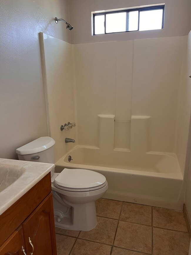 Building Photo - 3 Bedroom home for Rent