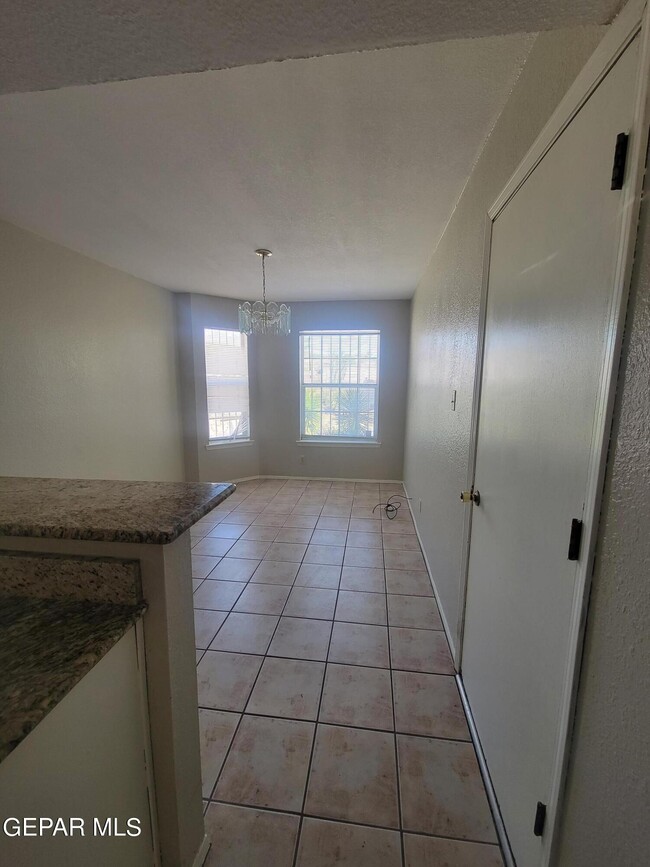 Building Photo - 3200 Mountain Ridge Dr