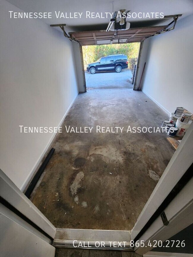 Building Photo - 433 Bramblewood Ln