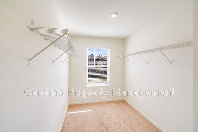 Building Photo - 12915 Hill Pine Rd