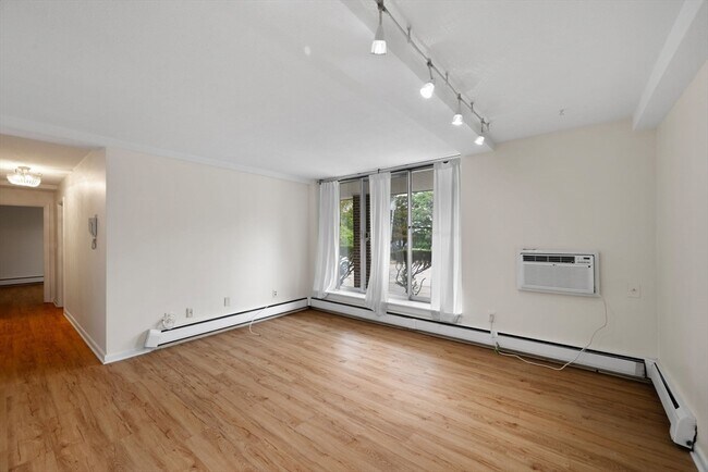 Building Photo - 16 Addington Rd