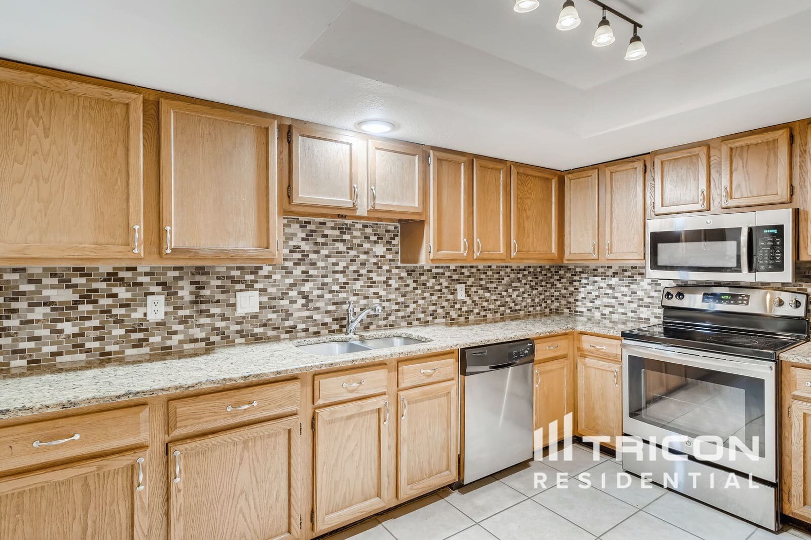 Building Photo - 1423 La Paloma Cir