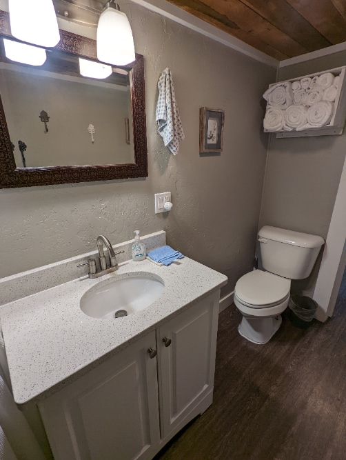 Building Photo - 2BR Fully Furnished Midtown Charmer