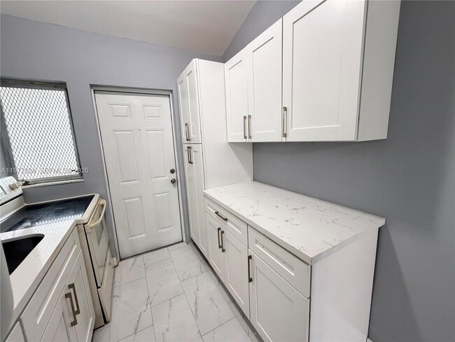 Building Photo - 836 NW 12th Terrace