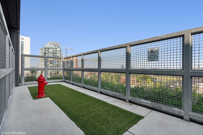 Building Photo - 366 W Superior St