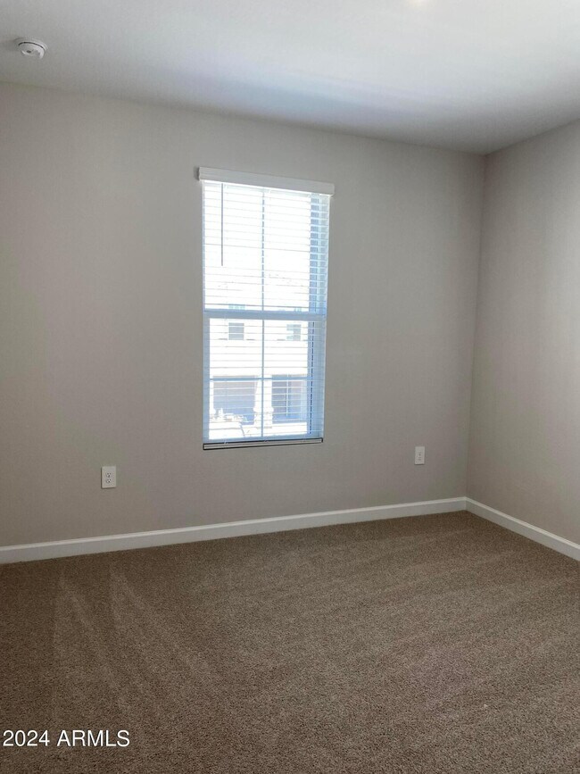 Building Photo - 4853 E St John Rd