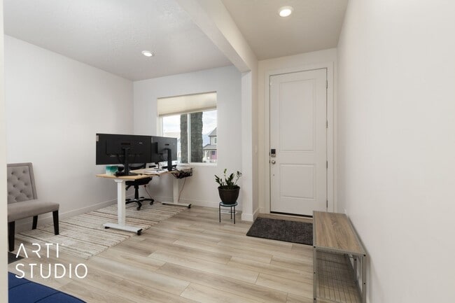 Building Photo - 2577 N Velvet Moon Dr