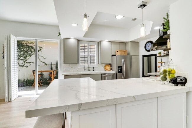 Building Photo - 387 Kelsey Park Dr