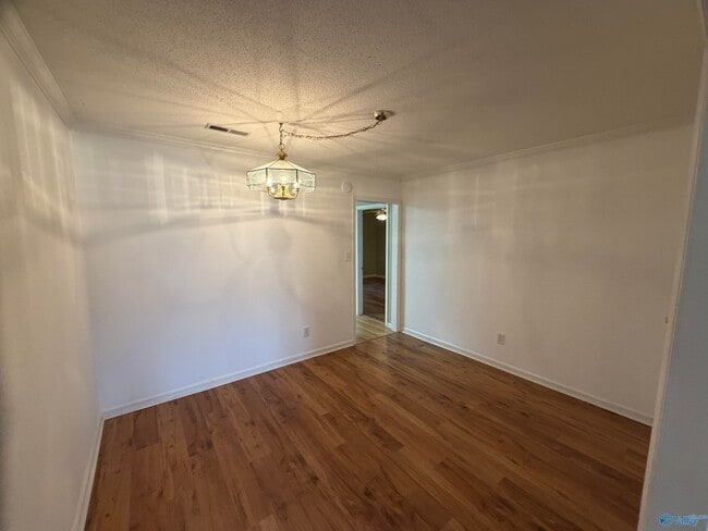 Building Photo - 313 Woodridge Dr SW