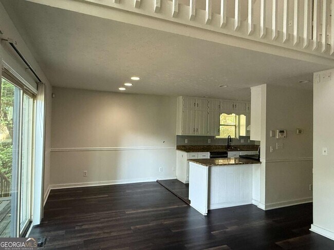 Building Photo - 8439 Lake Dr