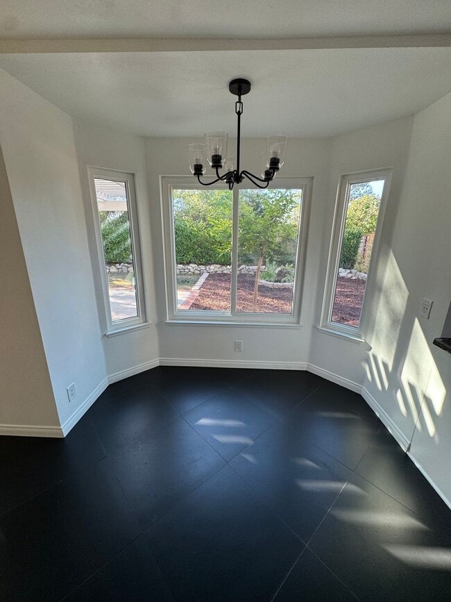 Building Photo - Comfort and Community in Thousand Oaks