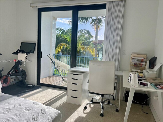 Building Photo - 1346 SW 113th Terrace