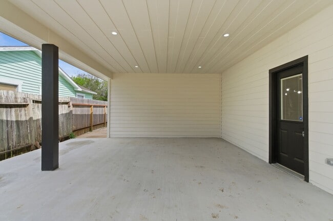 Building Photo - 7040 Kinney St