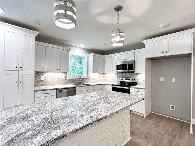 Building Photo - LUXURIOUS TOWNHOME ON THE WEST SIDE OF LEB...