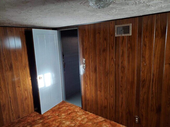 Building Photo - 296 S 100 E