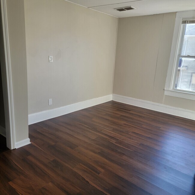 Building Photo - 403 Maple Ave