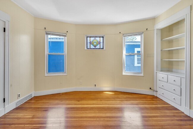 Building Photo - 38 Cameron St