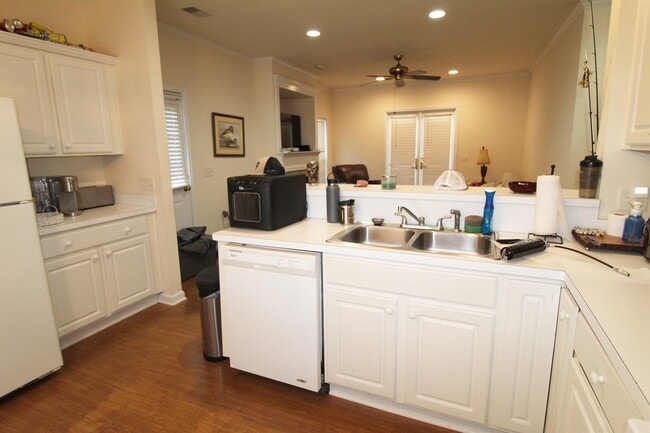 Building Photo - 1119A Southbend Dr