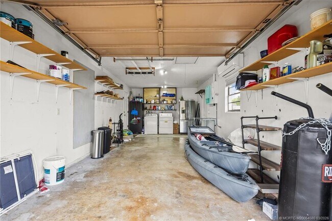 Building Photo - 1250 SE Petunia Ave