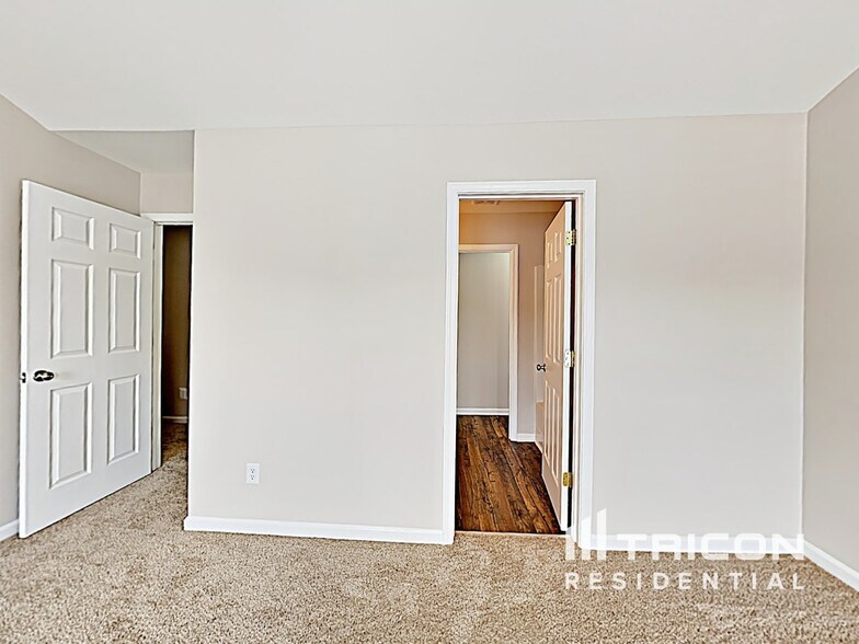 Building Photo - 8716 Rozumny Dr