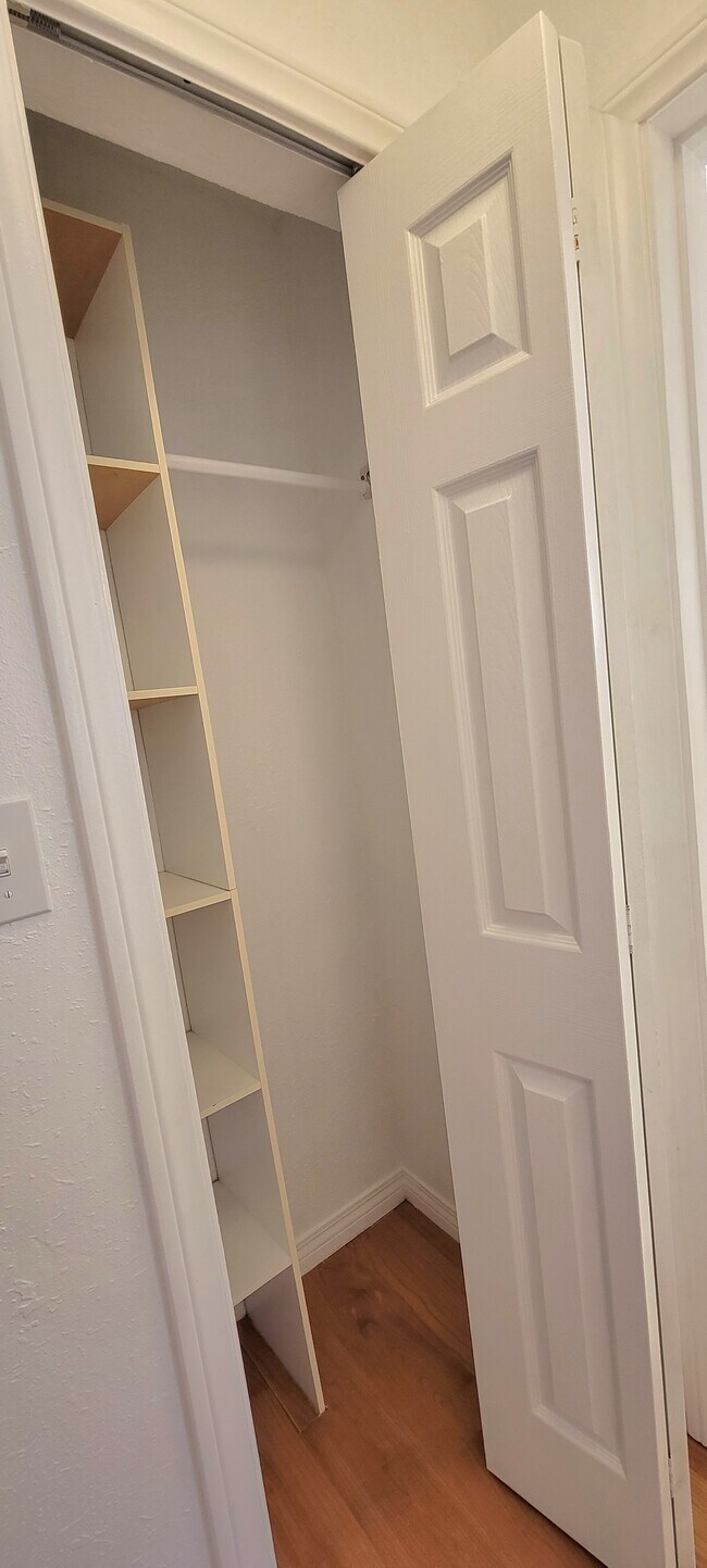 Building Photo - 6216 Stanley Ave