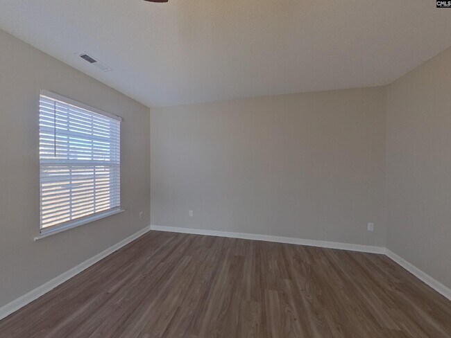 Building Photo - 349 Denman Loop