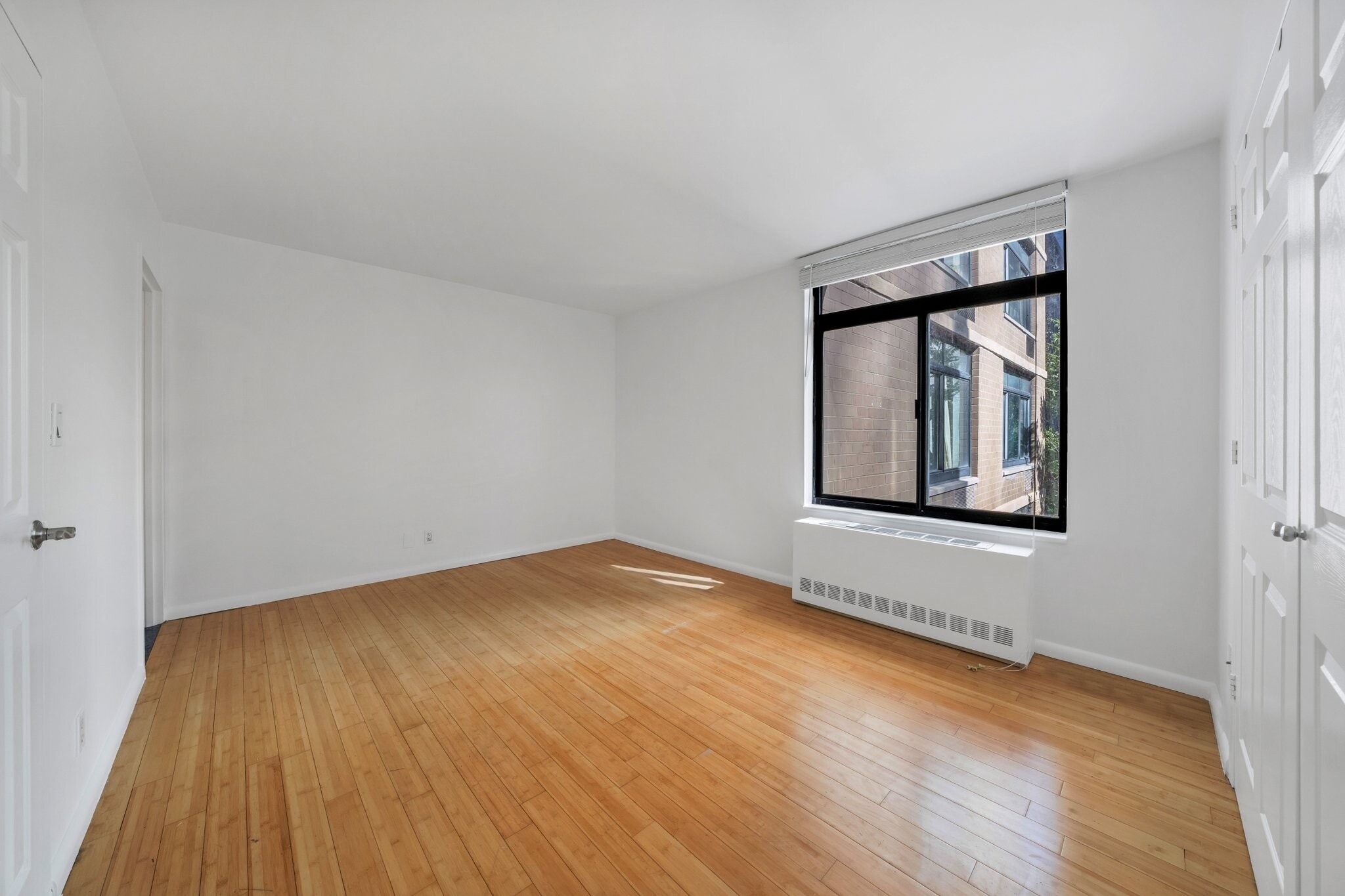 Building Photo - 400 E 70th St