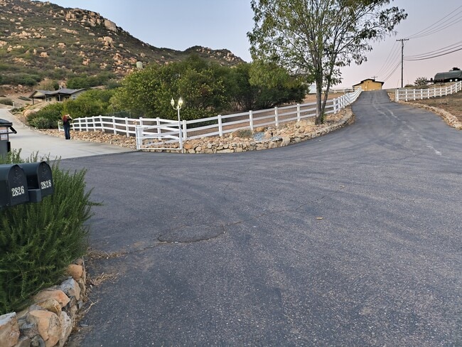 Building Photo - 2828 La Cresta Rd