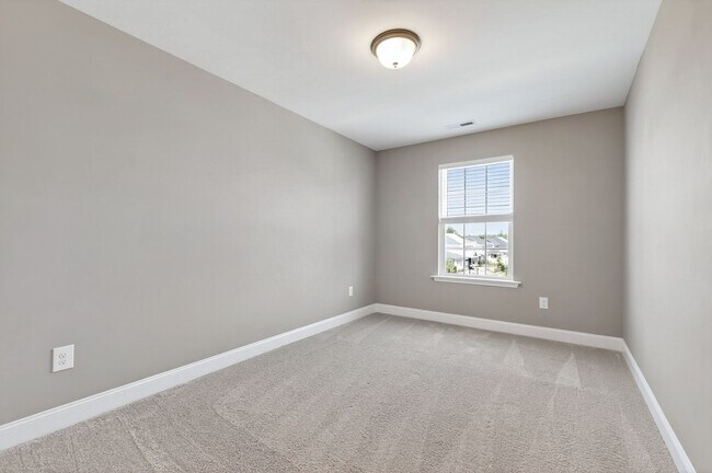 Building Photo - Beautiful Modern 3BR Townhome in the Heart of Wendell!
