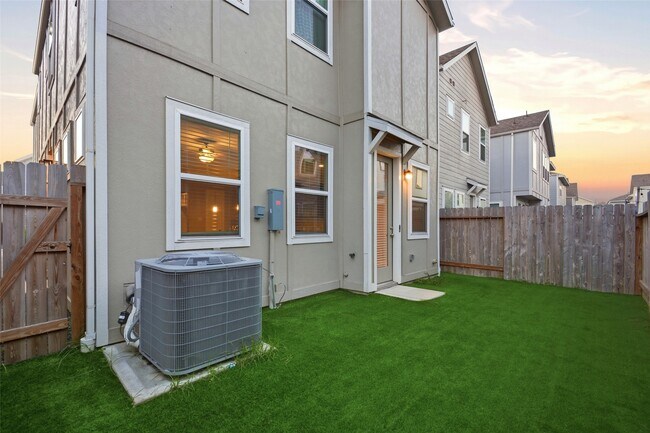 Building Photo - 4106 Split Ivy Dr