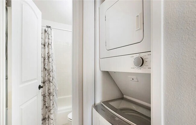 Building Photo - Condo for Rent with View