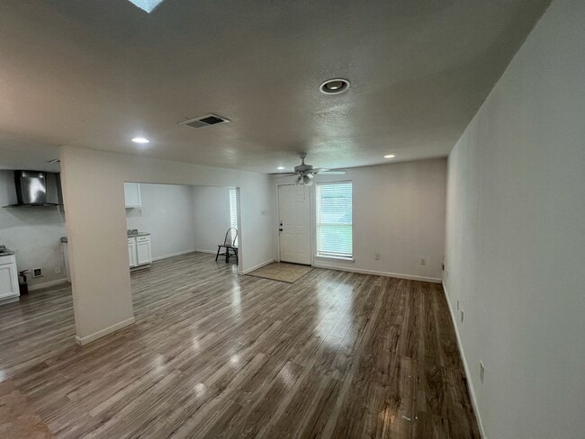 Building Photo - 415 S 23rd St