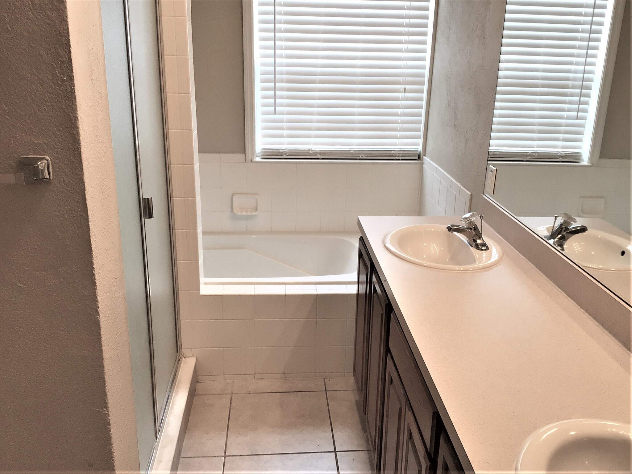 Building Photo - 245 Oak Run Ct