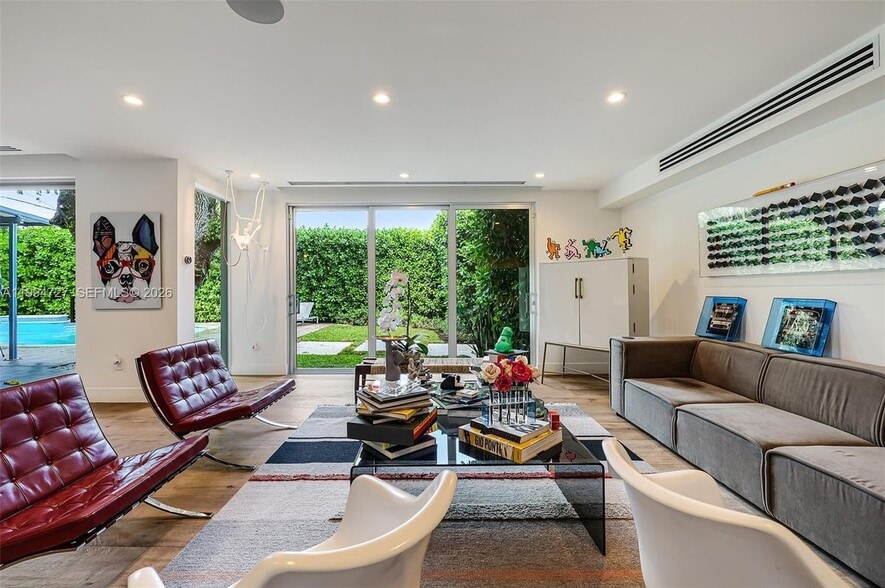 Building Photo - 79 Shore Dr E