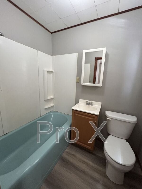 Building Photo - 302 E 7th St