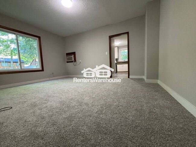 Building Photo - Cozy 3 bed 1.5 bath duplex unit in Hastings