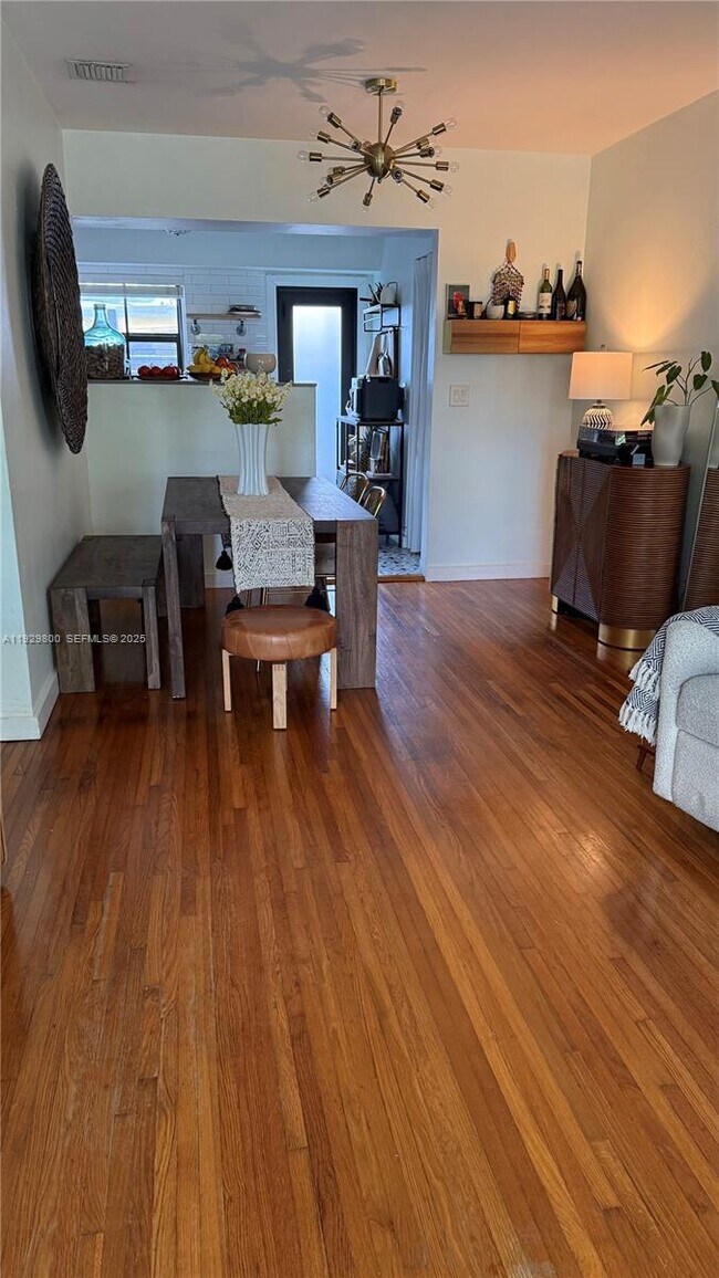 Building Photo - 2 NE 44th St