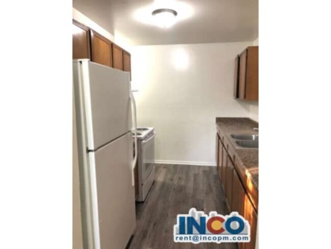 Building Photo - Comfortable 2 bed 1 bath Condo Near Sloans...