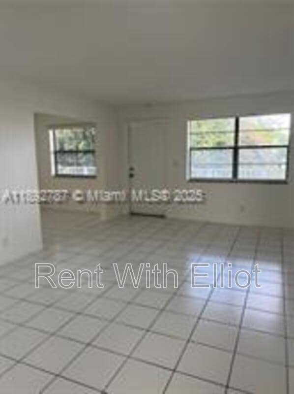 Building Photo - 500 NE 2nd St