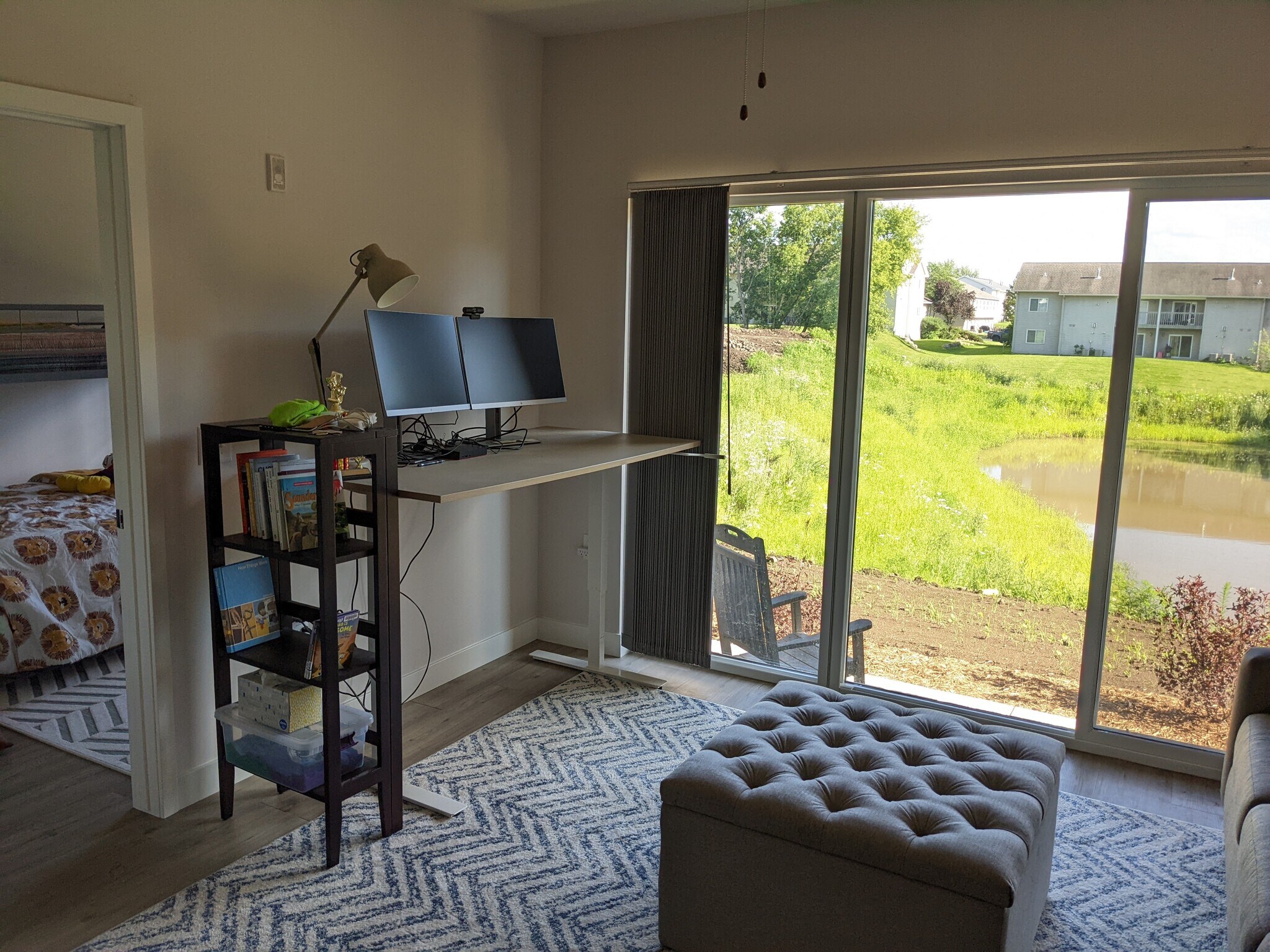 Living space - 1501 N Windsor Ave