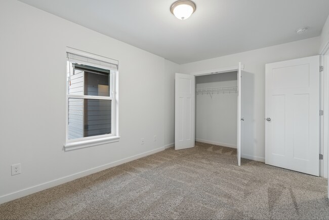 Building Photo - 2217 DeJong Dr