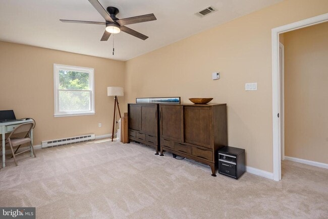 Building Photo - 15005 Narrows Ln