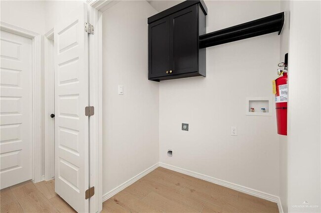 Building Photo - 15 S Links Dr