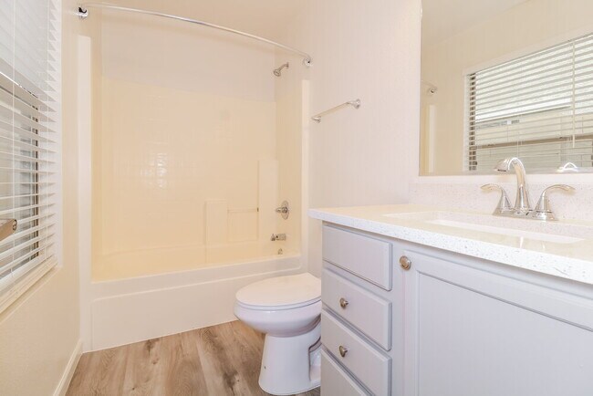 Building Photo - 9411 W Eaton Rd