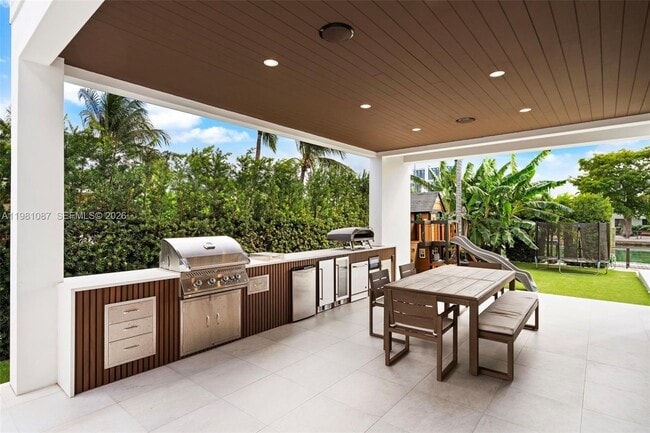 Building Photo - 710 S Shore Dr