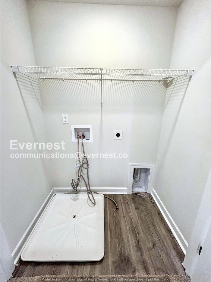 Building Photo - 3251 Quintana Dr