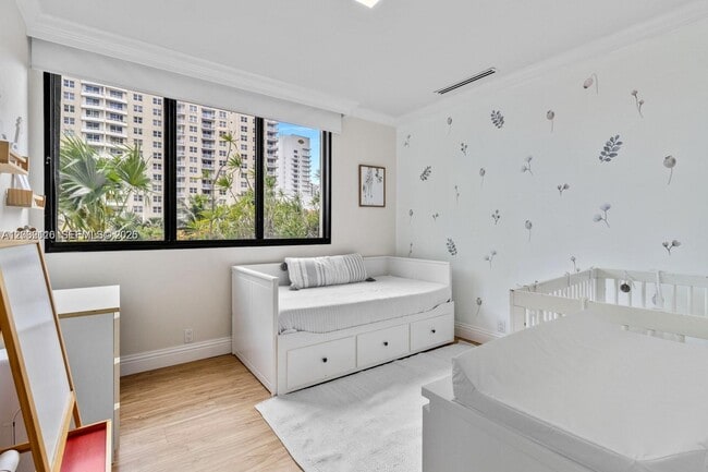 Building Photo - 520 Brickell Key Dr
